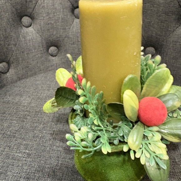 Vintage Green Candle Holiday Plastic Wreath & Velvet Base 7.5" Tall - Picture 4 of 7